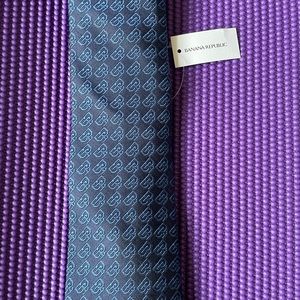 NWT - Banana Republic men’s silk tie in blue.